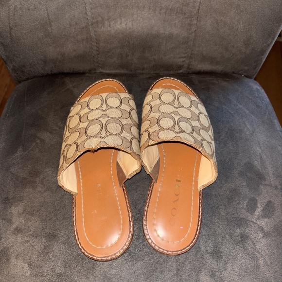 Women’s Coach Hazel Signature Jacquard  Sandals Size 6 - Picture 3 of 5